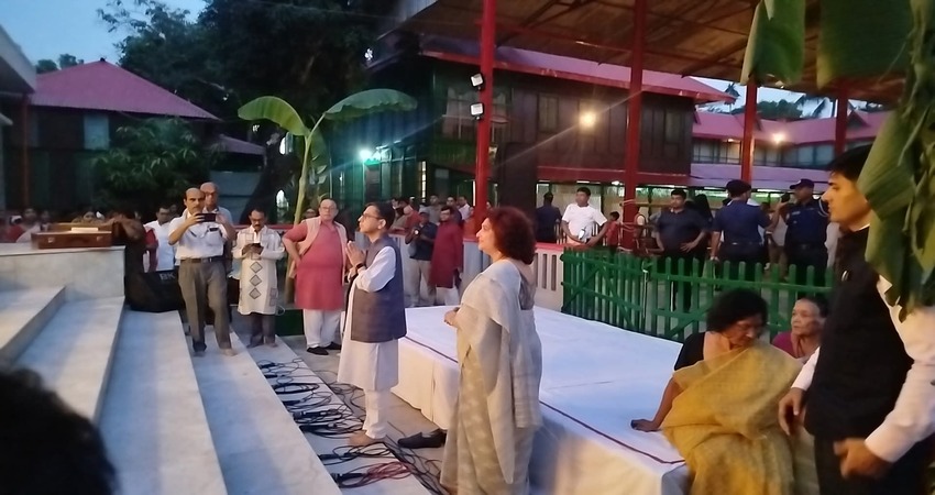 মির্জাপুরে রণদার বাড়ির পূজামণ্ডপ পরিদর্শন করলেন কূটনীতিকেরা